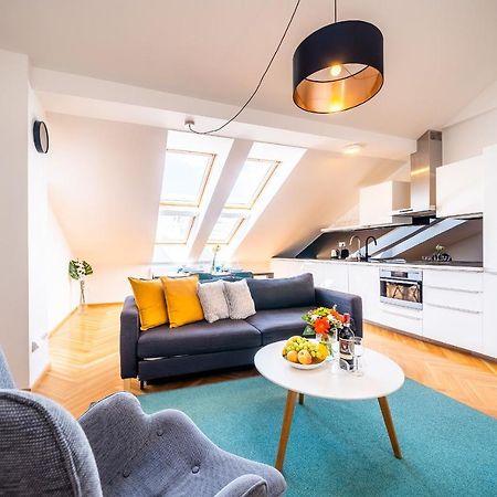 Luxurious Woodrow Wilson Apt In Prague Centre Exteriör bild