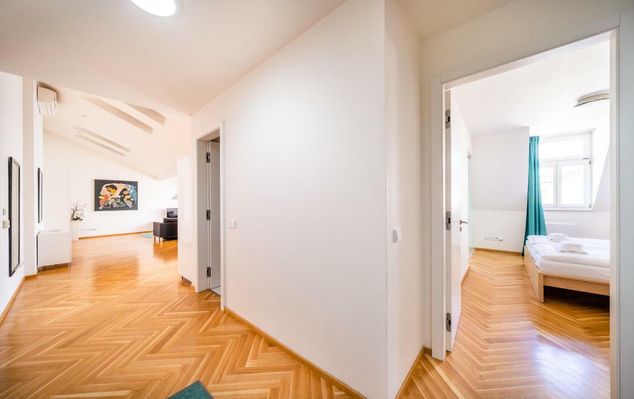 Luxurious Woodrow Wilson Apt In Prague Centre Exteriör bild