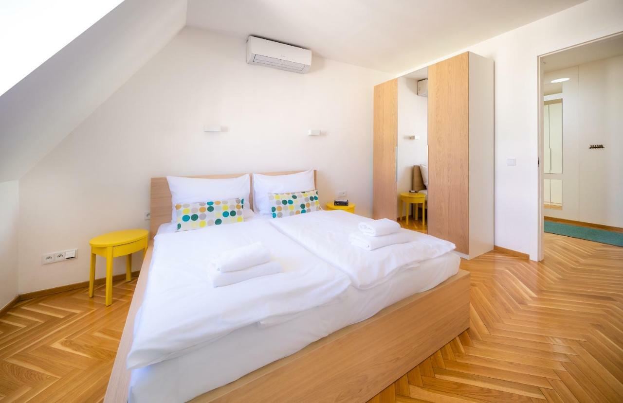 Luxurious Woodrow Wilson Apt In Prague Centre Exteriör bild