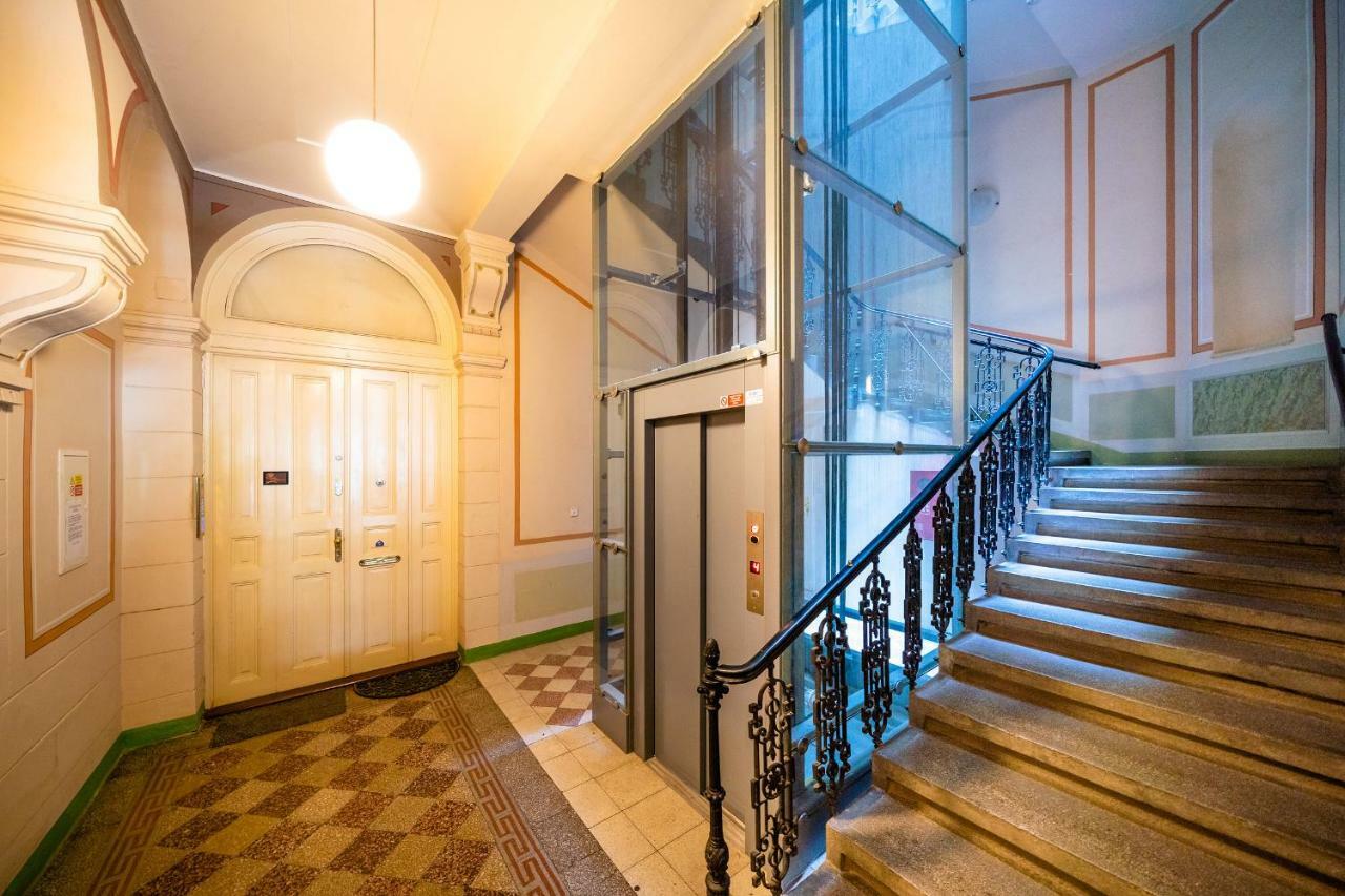 Luxurious Woodrow Wilson Apt In Prague Centre Exteriör bild